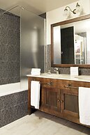 PortAventura Hotel Lucy's Mansion