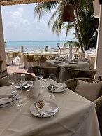 Maria's Kan Kin with Private Beach