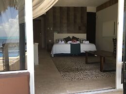 Maria's Kan Kin with Private Beach