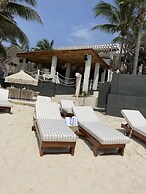 Maria's Kan Kin with Private Beach