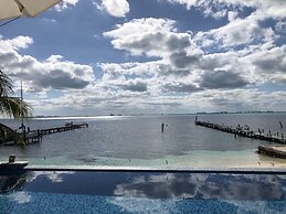 Maria's Kan Kin with Private Beach
