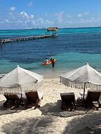 Maria's Kan Kin with Private Beach