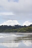 Oceanfront Hotel Verde Mar direct access to the beach