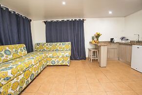 Oceanfront Hotel Verde Mar direct access to the beach