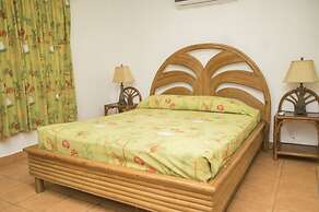 Oceanfront Hotel Verde Mar direct access to the beach