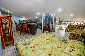 Oceanfront Hotel Verde Mar direct access to the beach