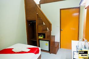 First & Frang Hotel