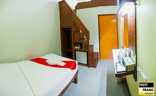 First & Frang Hotel