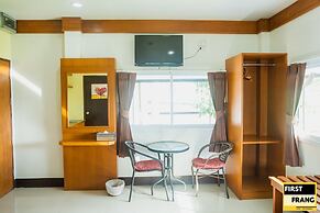 First & Frang Hotel