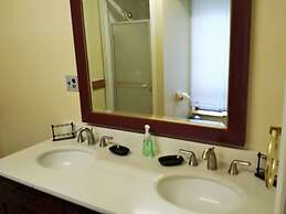 4 Bedroom Blue Mountain Rental with Hot Tub