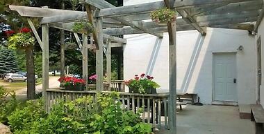 4 Bedroom Blue Mountain Rental with Hot Tub