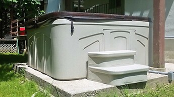 4 Bedroom Blue Mountain Rental with Hot Tub