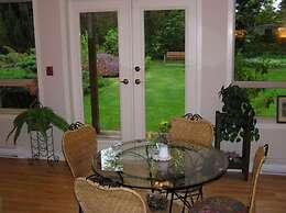 Cedar Wood Lodge B&B