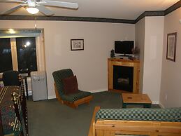 Cedar Wood Lodge B&B