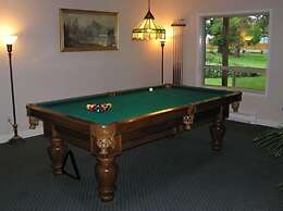 Cedar Wood Lodge B&B