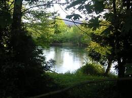 Cedar Wood Lodge B&B