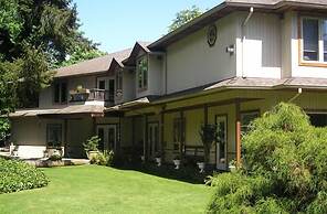 Cedar Wood Lodge B&B