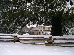 Cedar Wood Lodge B&B