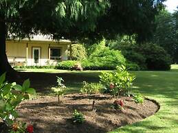 Cedar Wood Lodge B&B