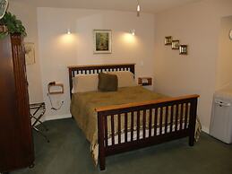 Cedar Wood Lodge B&B