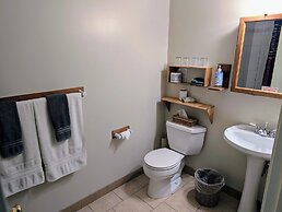 Cedar Wood Lodge B&B
