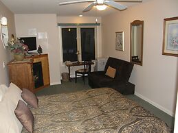 Cedar Wood Lodge B&B