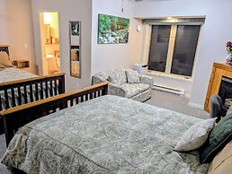 Cedar Wood Lodge B&B