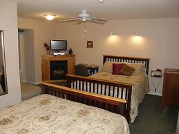 Cedar Wood Lodge B&B