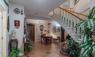 Cedar Wood Lodge B&B