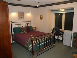 Cedar Wood Lodge B&B