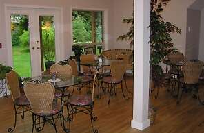 Cedar Wood Lodge B&B