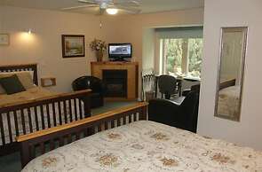 Cedar Wood Lodge B&B