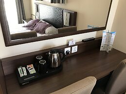 Grand Harbour Hotel