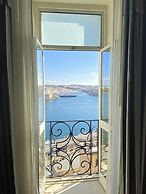 Grand Harbour Hotel