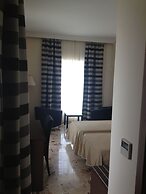 Grand Harbour Hotel