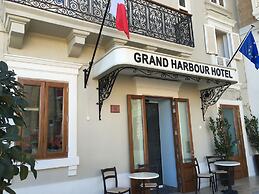 Grand Harbour Hotel