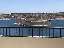 Grand Harbour Hotel