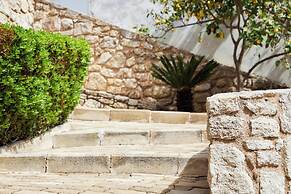 Petronikolis Traditional House
