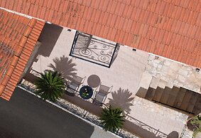 Petronikolis Traditional House