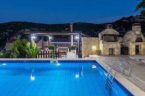 Petronikolis Traditional House