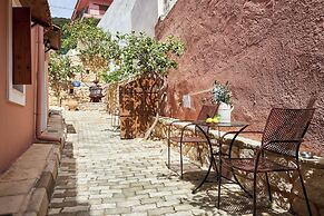 Petronikolis Traditional House