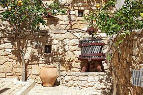 Petronikolis Traditional House