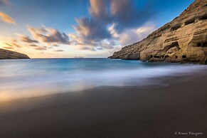 Petronikolis Traditional House