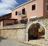 Petronikolis Traditional House