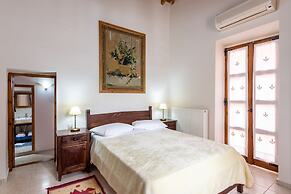 Petronikolis Traditional House