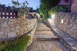 Petronikolis Traditional House