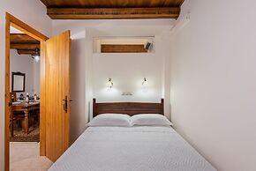 Petronikolis Traditional House