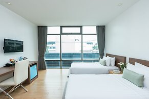 Seven Zea Chic Hotel