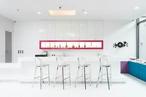 Seven Zea Chic Hotel