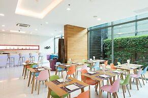 Seven Zea Chic Hotel